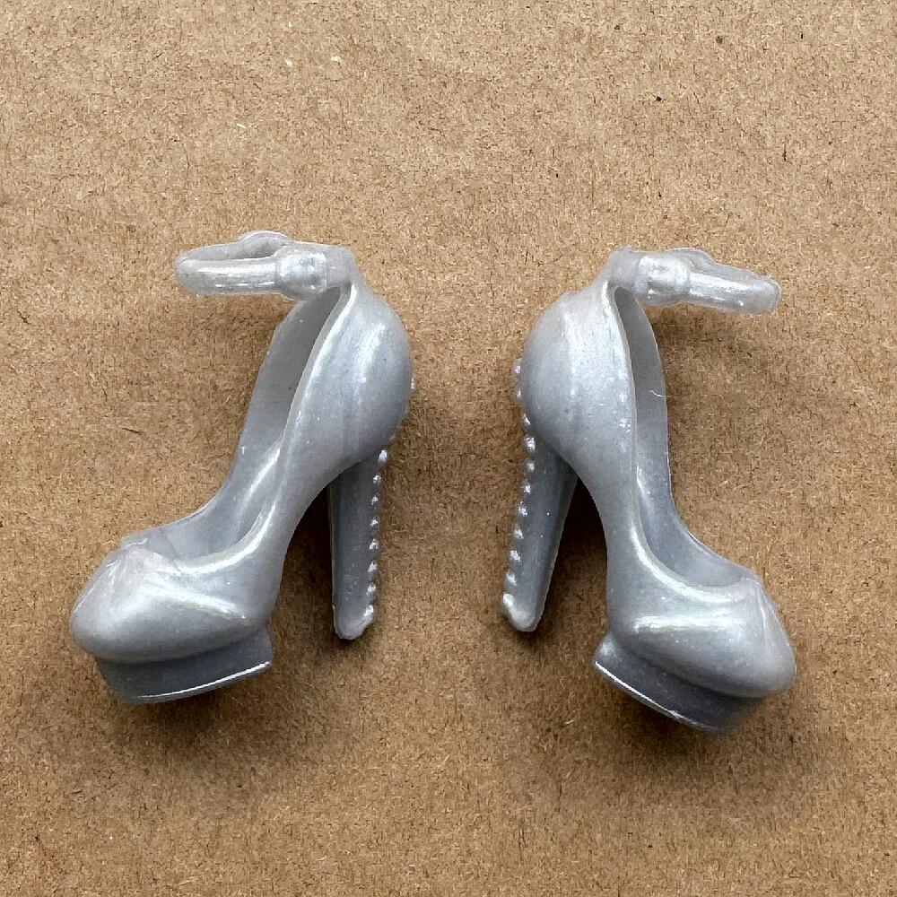 1/6 Scale Vintage High Heels F - Vintage Collectible Barbies review and price
